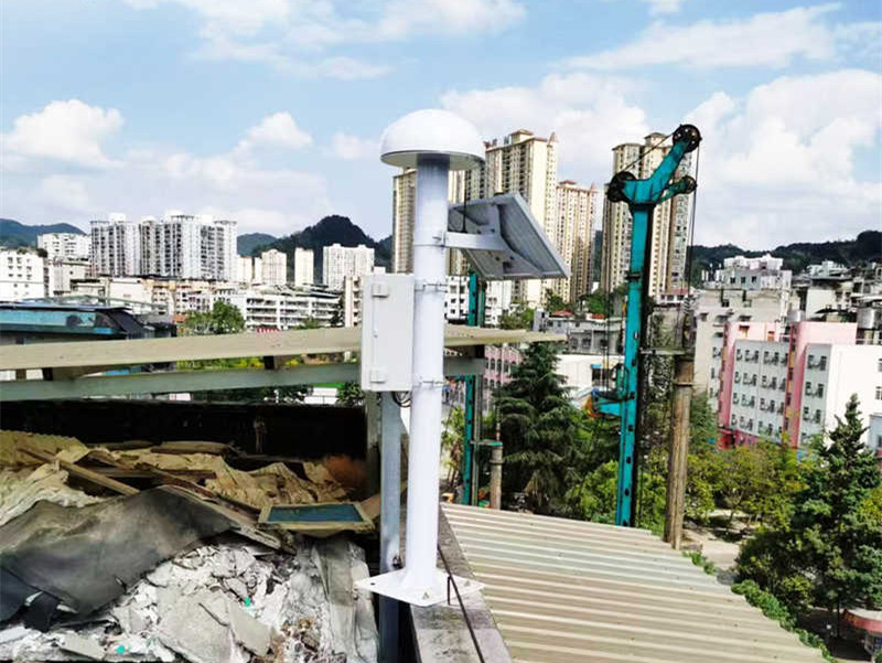 竞道GNSS位移监测站在楼房建筑物安装案例
